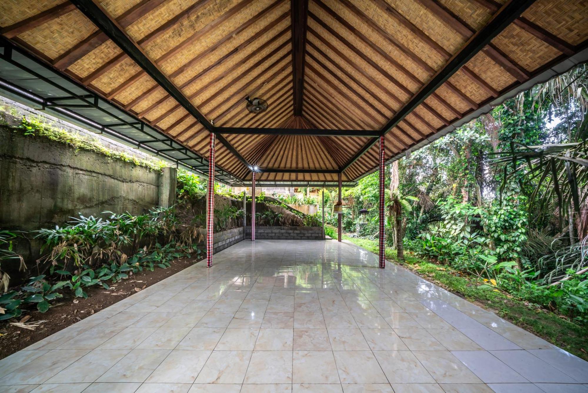 Uma Ubud Hotel Exterior photo