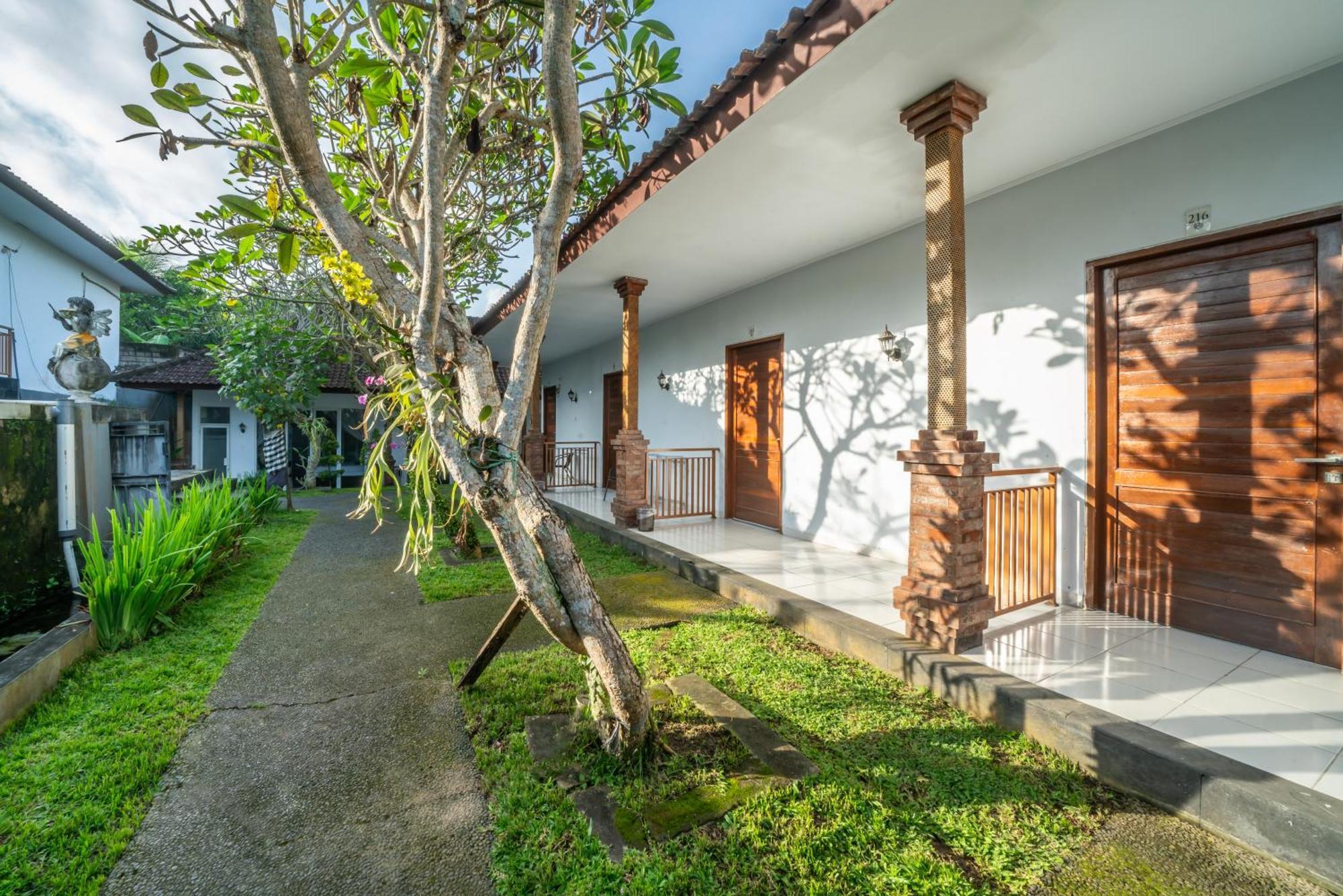 Uma Ubud Hotel Exterior photo